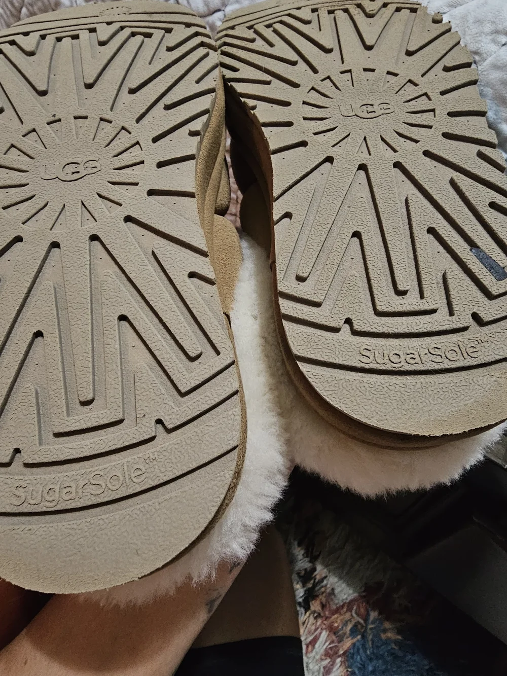 UGG Tazzlita platform slippers in chestnut suede feature a plush Size 4 Youth